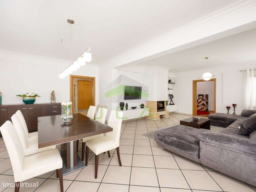 Moradia V4 com piscina e terreno-10