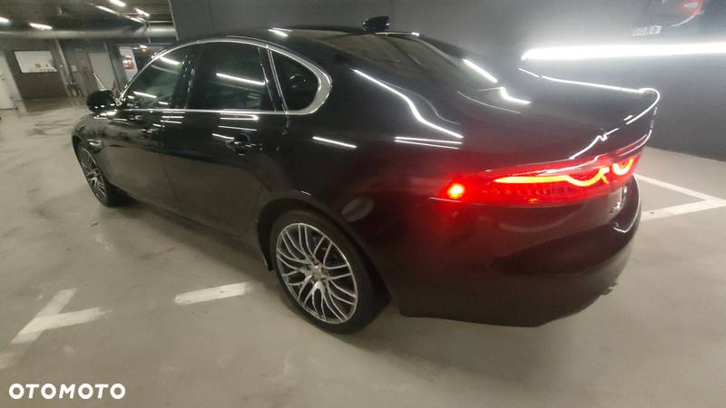 Jaguar XF 2.0 T Prestige - 9