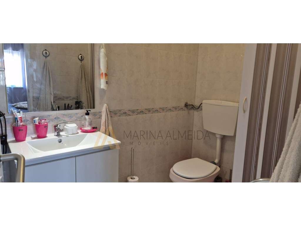 Apartamento t3 transformado em t2 com 2 varandas e arrecadação no c...-13