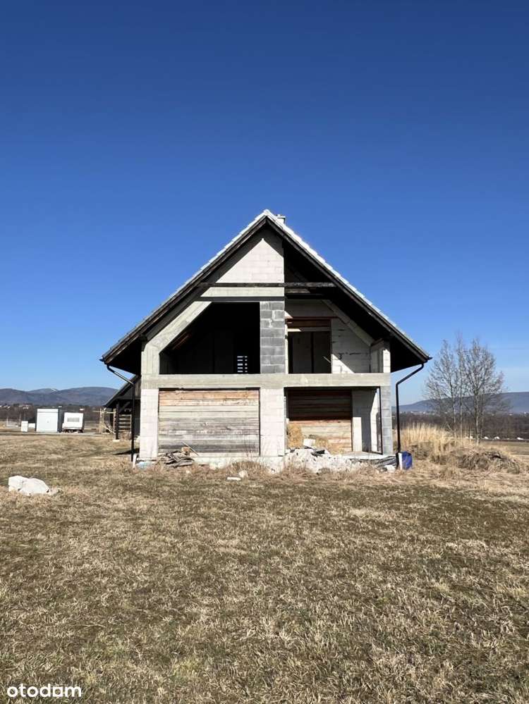 Widokowa działka z rozpoczętą budową-0