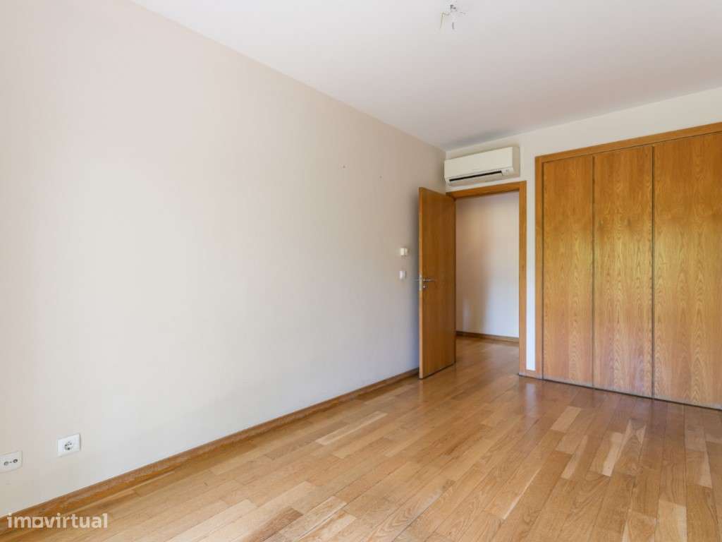 T3 com garagem e varanda com 23m2 - Colinas do Cruzeiro, Odivelas-18