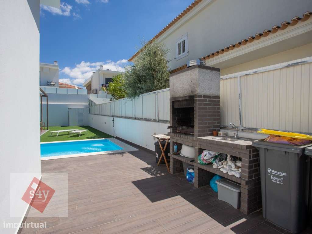 Moradia em Belverde - Piscina e Garagem!-7
