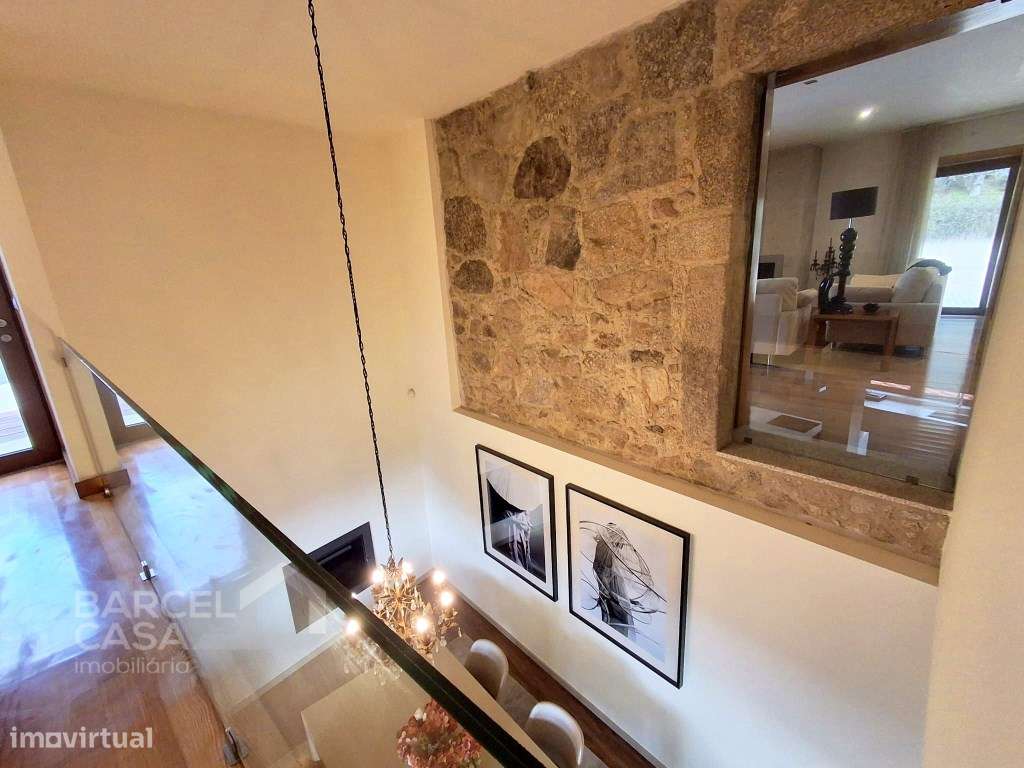 Moradia T4 em pedra, com piscina em Airó - Barcelos-23