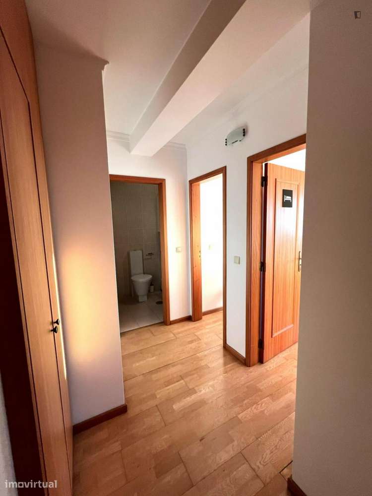 Quarto - localizado em Aveiro - Grande imagem: 4/7