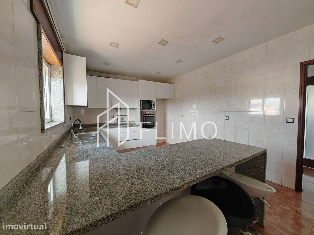 Moradia T4 com potencial Bifamiliar - Grande imagem: 4/36