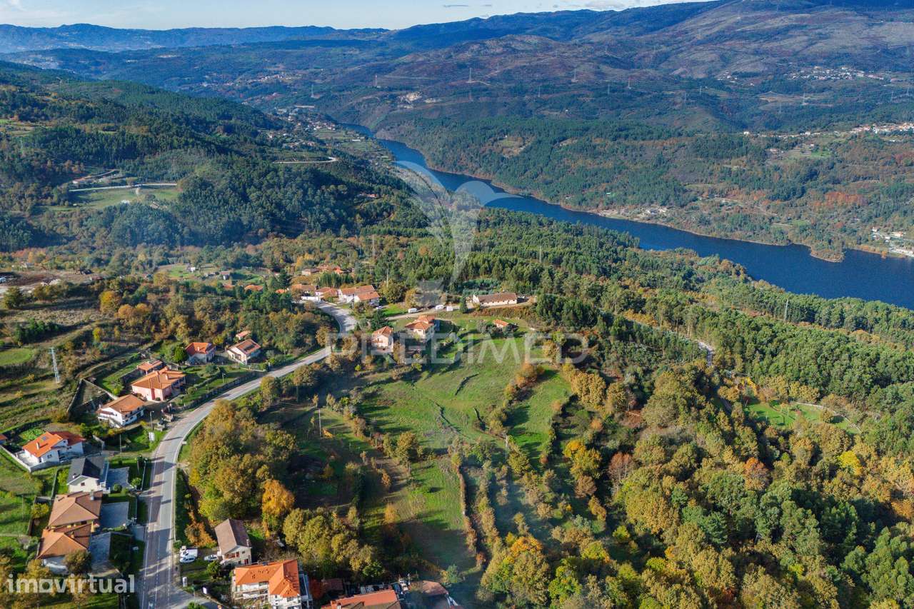 Quatro artigos duas moradias e duas ruínas, Ribeira de Pena - Grande imagem: 5/17