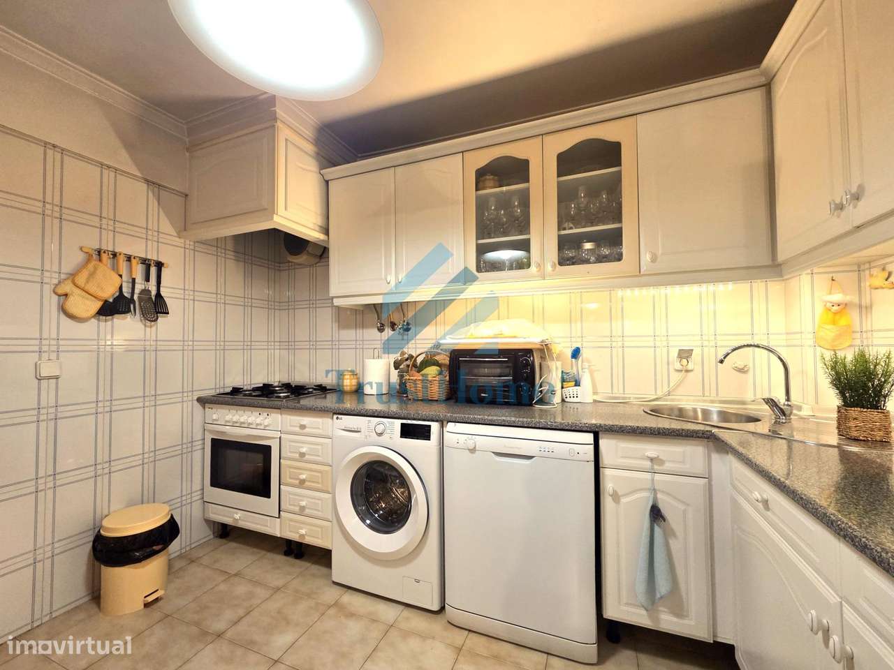 Apartamento T1+1 Mobilado com Varanda e Arrecadação em Queluz-7