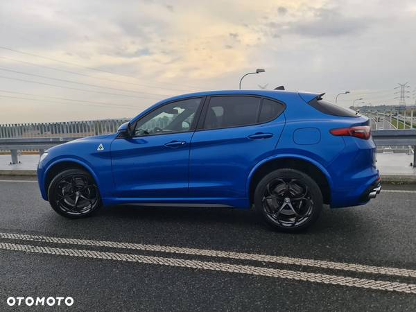 Alfa Romeo Stelvio V6 2.9 Bi-Turbo AT8-Q4 Quadrifoglio - 4