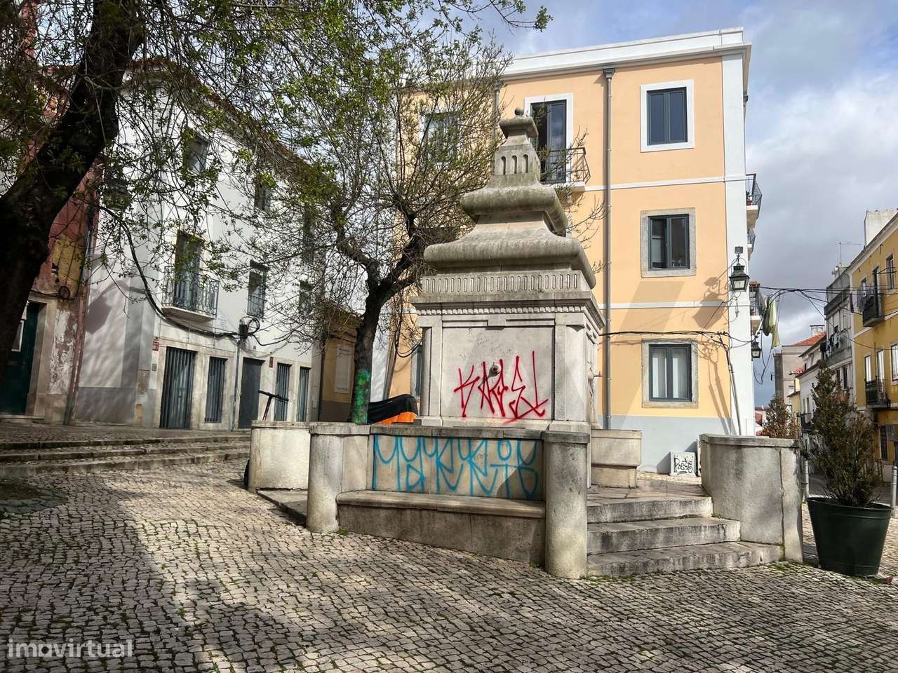 Predio com 5 frações junto ao Rio Tejo, para Reabilitar - Grande imagem: 4/13