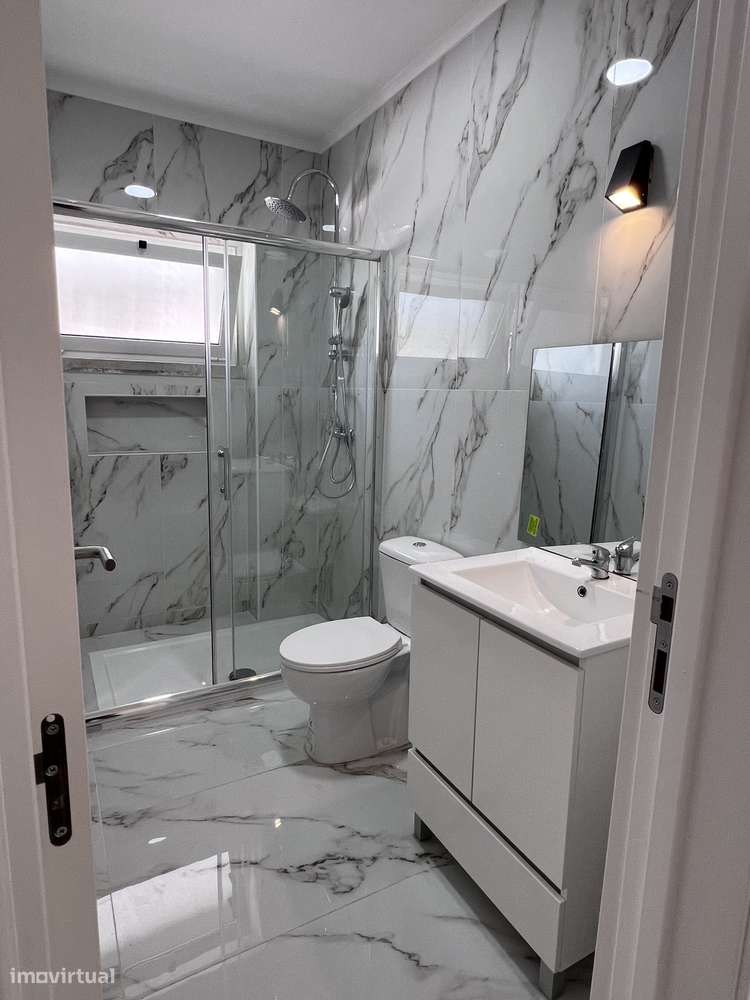 T2 com varanda e cozinha equipada em Barreiro - Grande imagem: 4/9