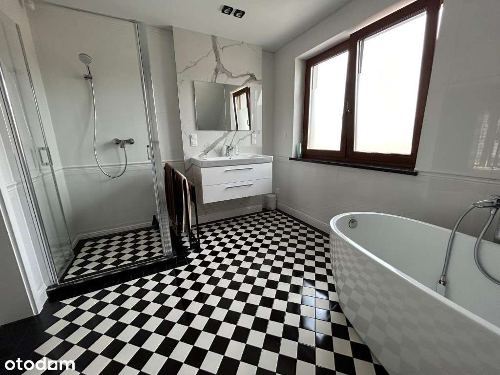 Dom wolnostojący w spokojnej części miasta.-8