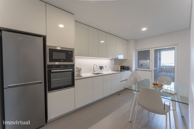 Apartamento T3 como novo, 2 lugares de garagem e 2 arrecadações, Esmor-11