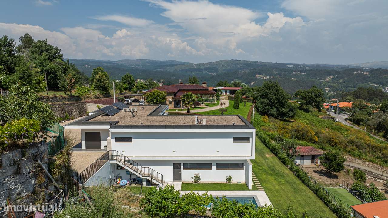 Moradia de Arquitetura Contemporânea com Piscina | Fafe-46