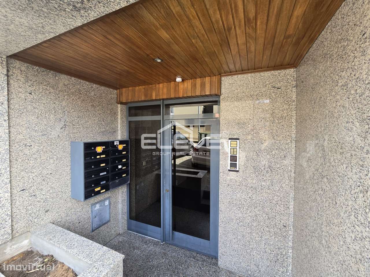 Espetacular T3 ao Metro Santo Ovideo-31