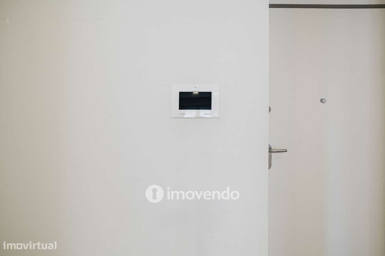 Apartamento T2, com estacionamento e cozinha equipada, na Amadora-14