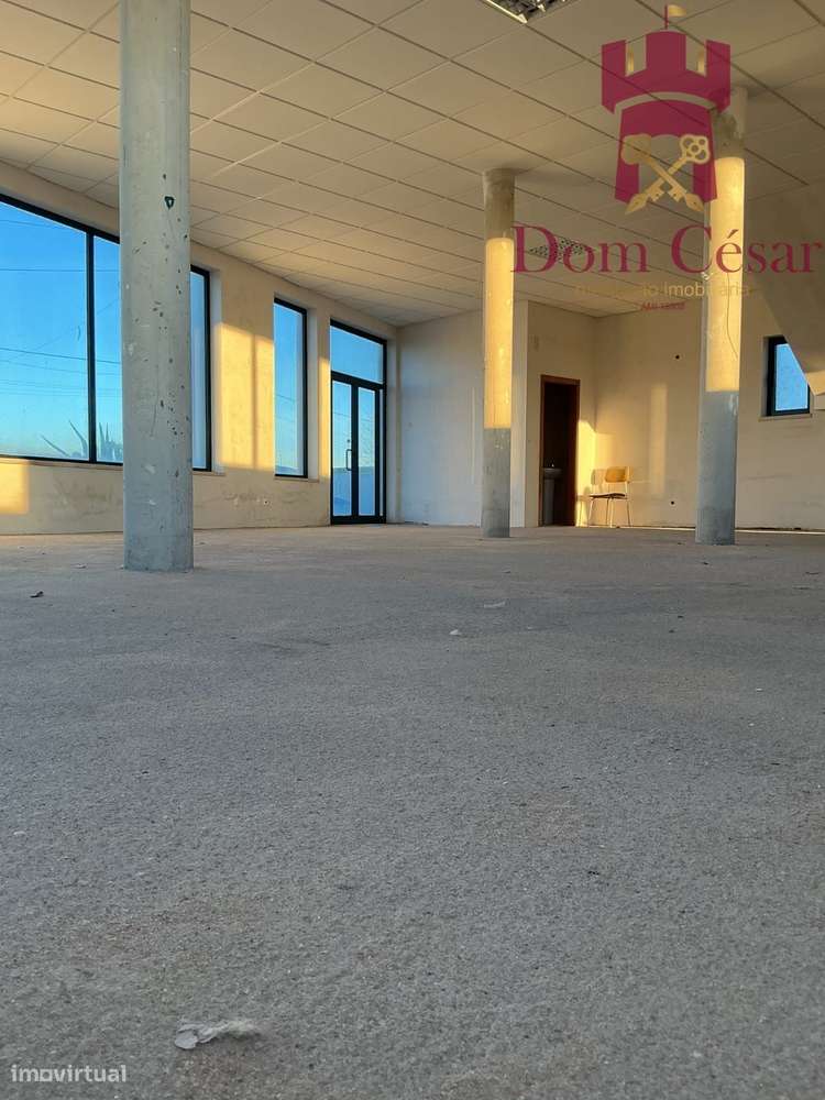 Moradia T4  R/C - 1º Andar em Foros de Salvaterra-5