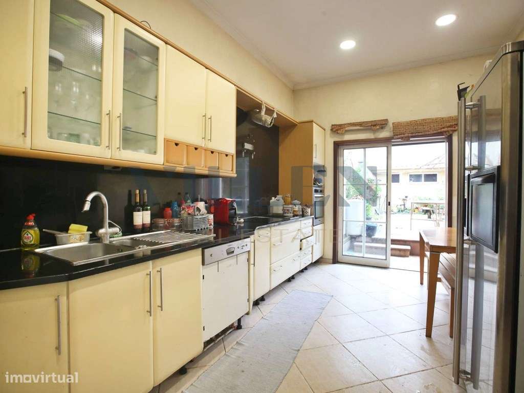 Moradia T7 próximo ao estádio do Dragão no Porto - Grande imagem: 1/23