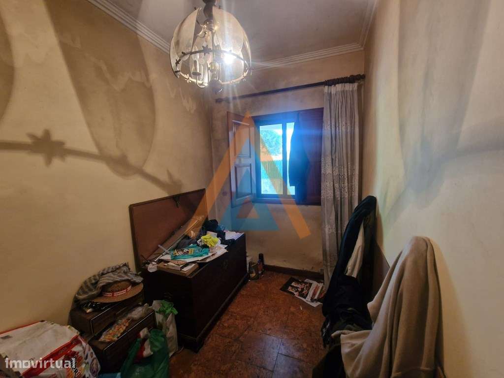 Excecional casa com 3 pisos e anexos, amplos espaços, possibilidade...-3