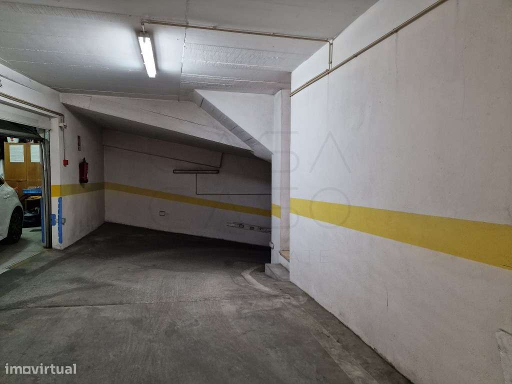 Garagem/Box com luz - Praça do Brasil - Junto ao terminal de transp...-4