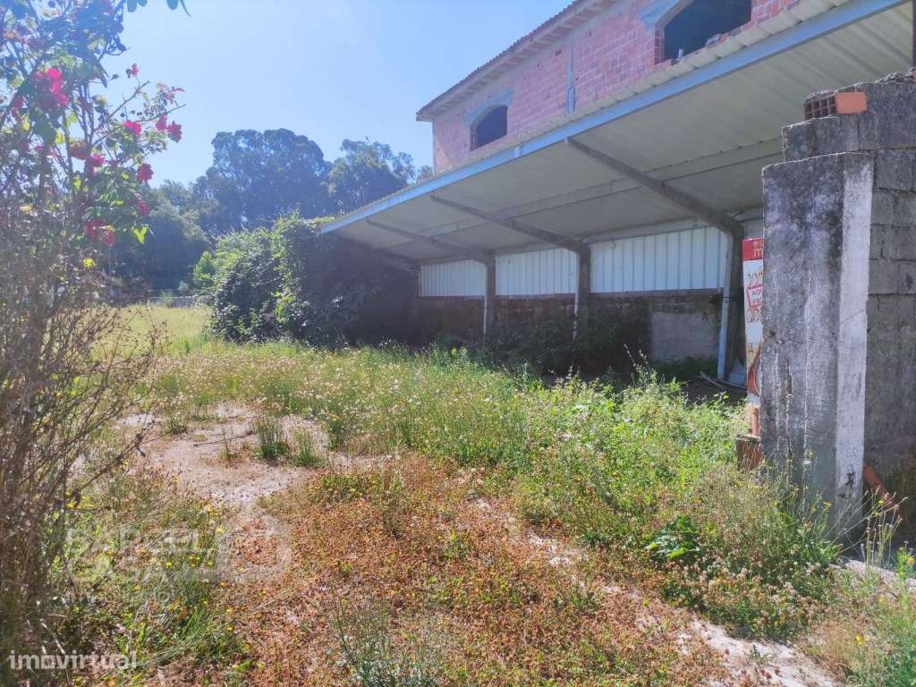 Moradia T3 com comércio para café em Quintiães - Barcelos-14