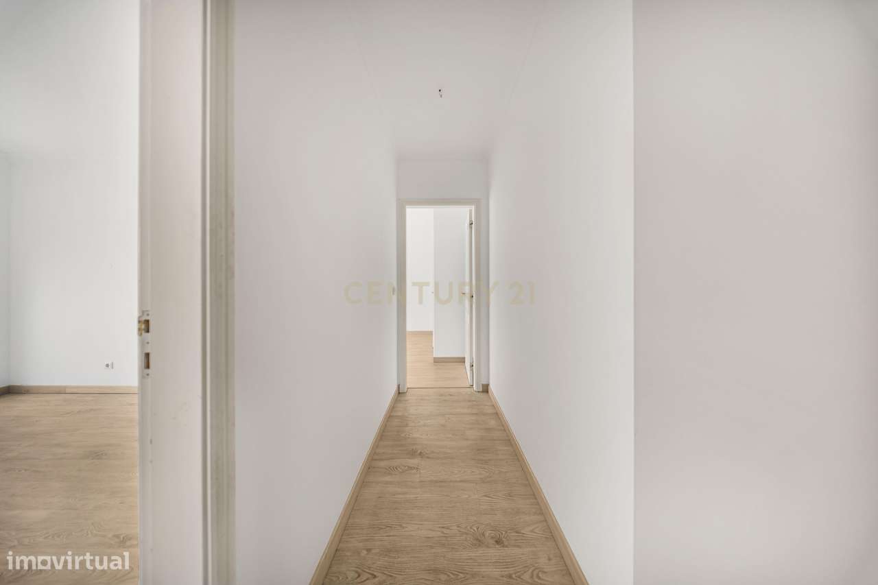 T3 com Terraço de 50m² a Sul, Garagem e Arrecadação | Jardins da Pared-12