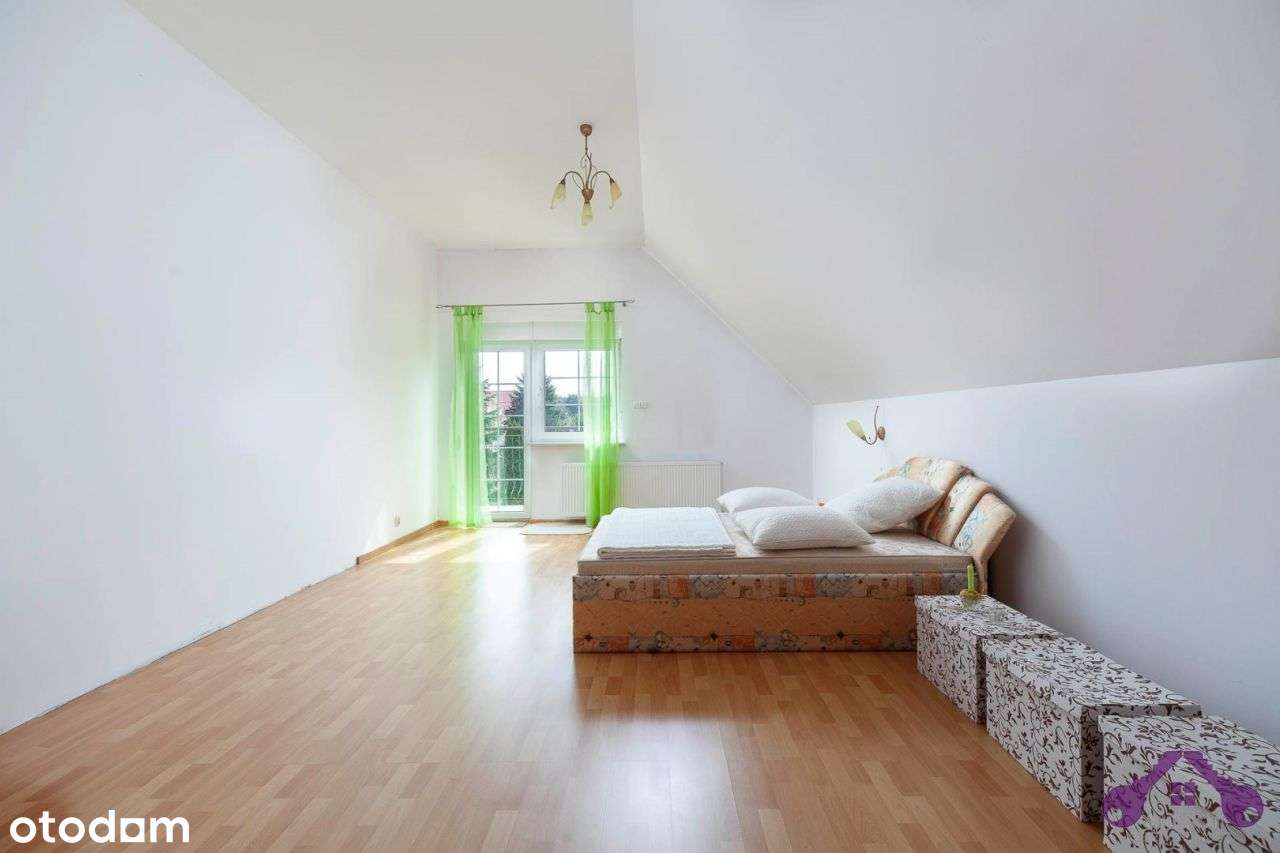 Dom z dużymi sypialniami i pomieszczeniem biurowym-13