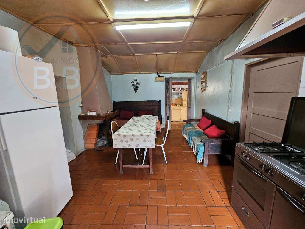 Moradia T4, em pedra, com terreno de 2.366 m² e Espigueiro datado d...-10