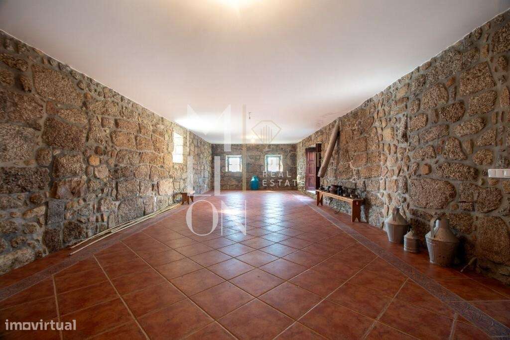 Quinta do Loureiro: Uma Casa Solar Histórica e Elegante em Lousada-25
