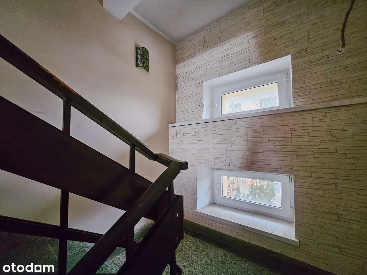 Dom wolnostojący do generalnego remontu Jaworzno, ul. Reja 18 - FILM-7