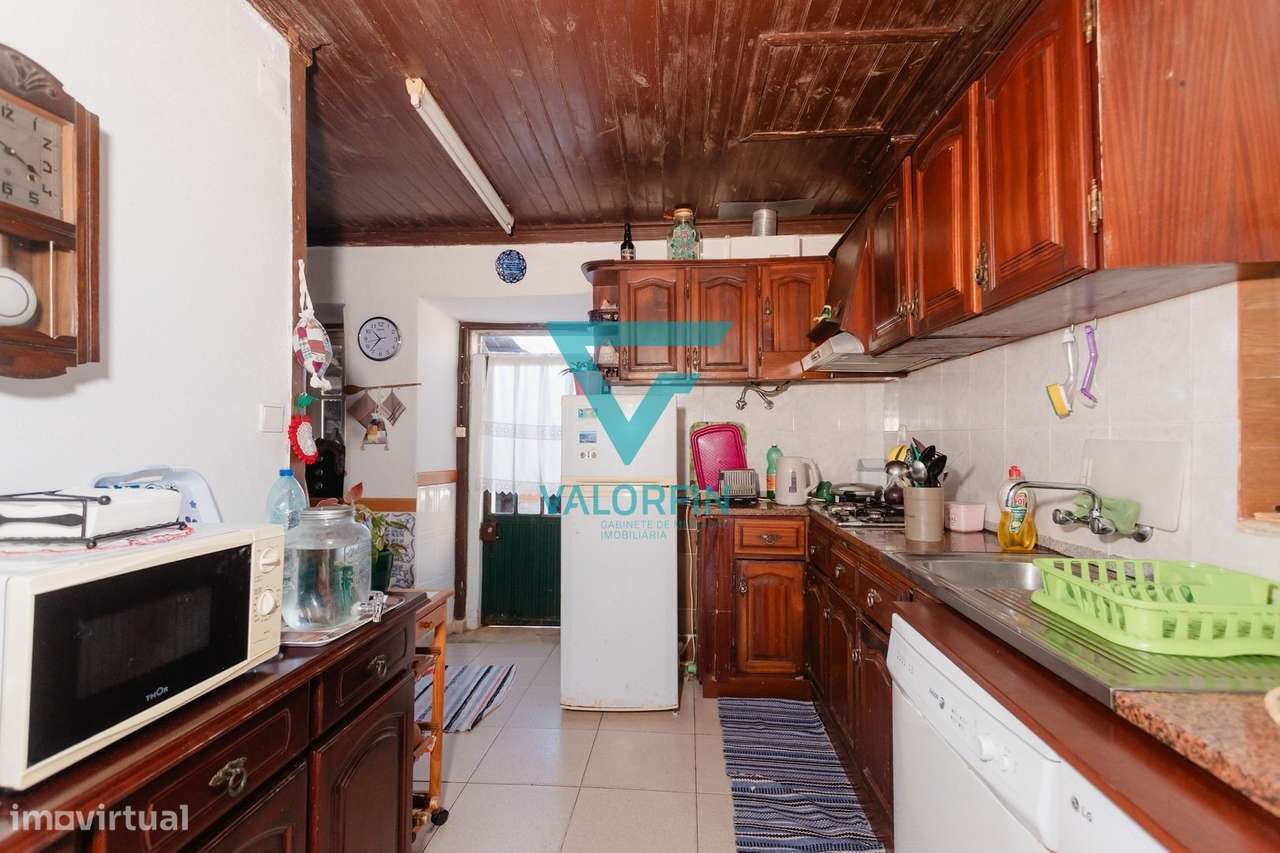 MORADIA T2 Térrea com Terreno e Logradouro | Porto de Mós-7