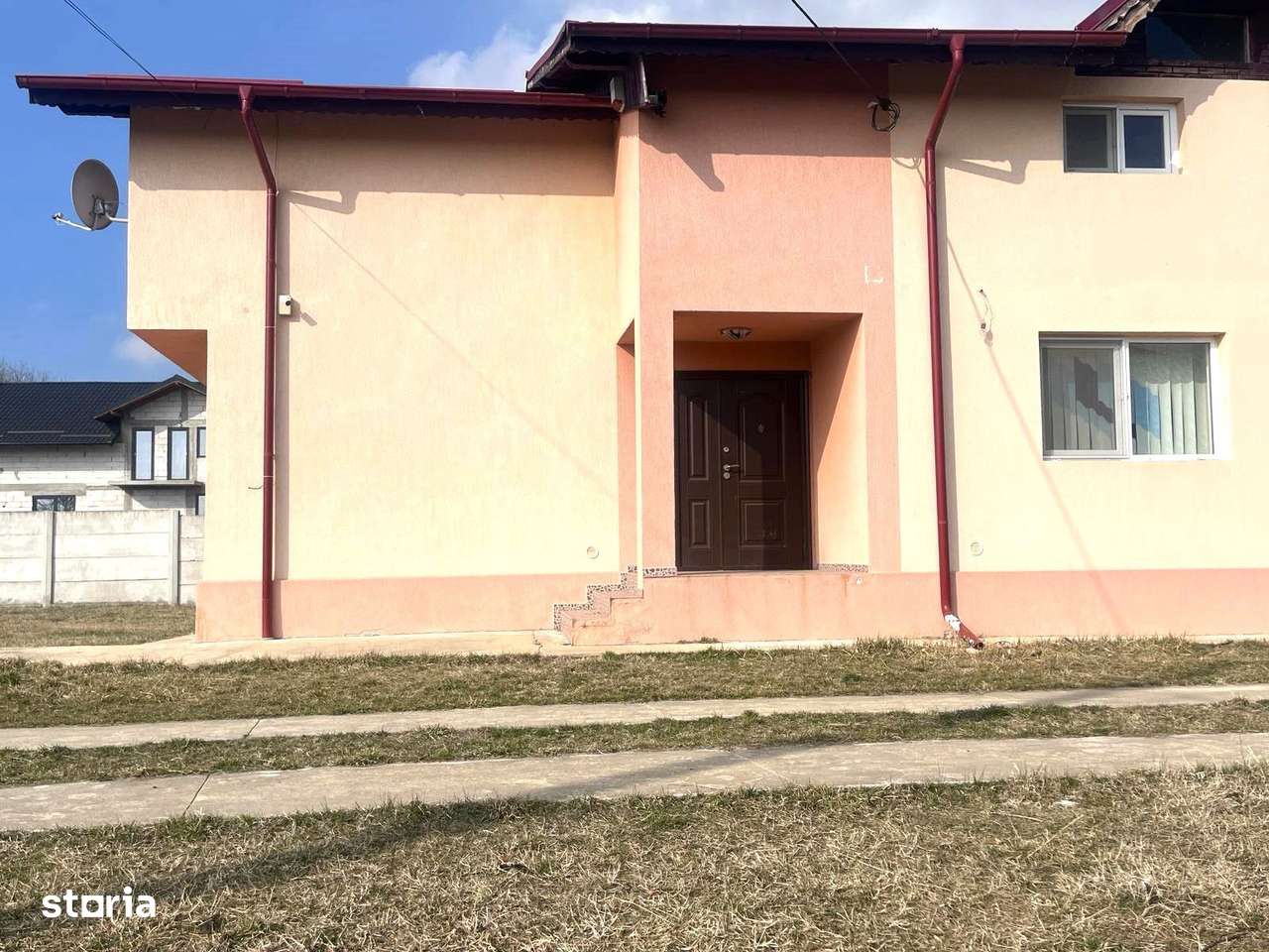 Priveliste frumoasa! Vanzare casa cu 3 camere in Sotanga! - Imagine principală: 4/18