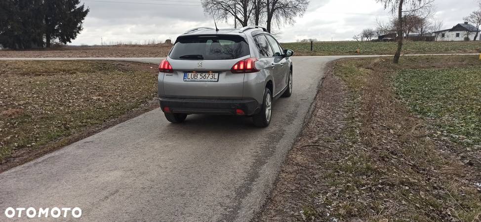 Peugeot 2008 1.2 Pure Tech GPF Style S&S - 27