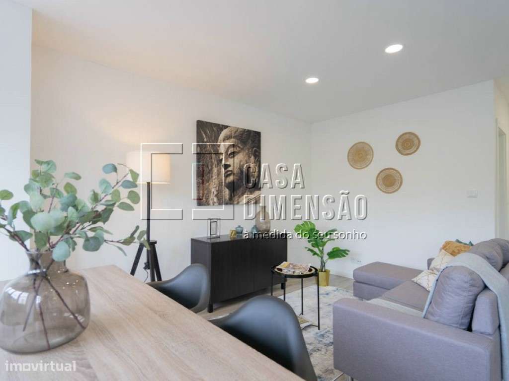 Apartamento de tipologia T3 com varandas em Benfica!!-9