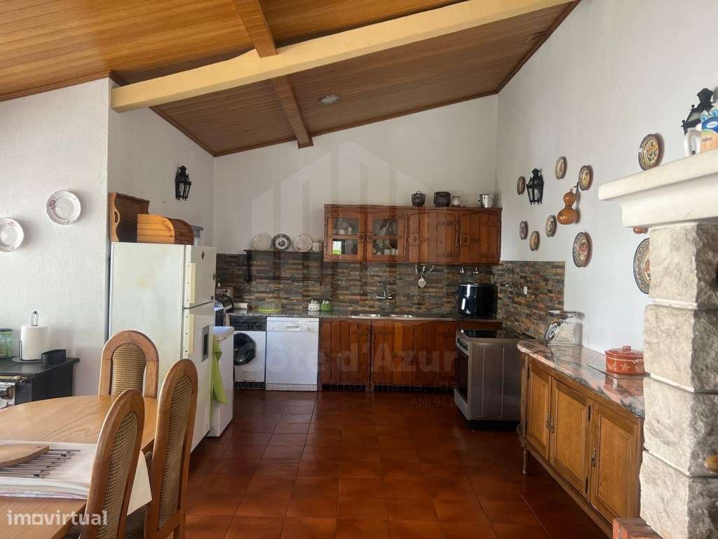 Moradia com 7 Assoalhadas , garagem e com terreno de 1.000 m2 zona ...-38