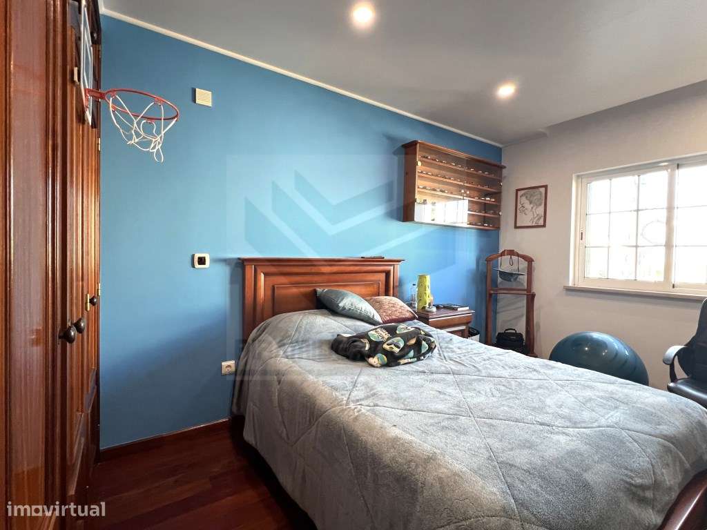 MORADIA T4+1, CAVE 76m2, SÓTAO, GARAGEM, GAIO - MOITA-25