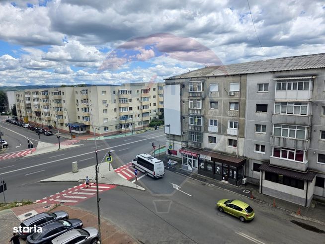 Apartament cu 3 camere decomandat de vânzare, zona Orizont-10