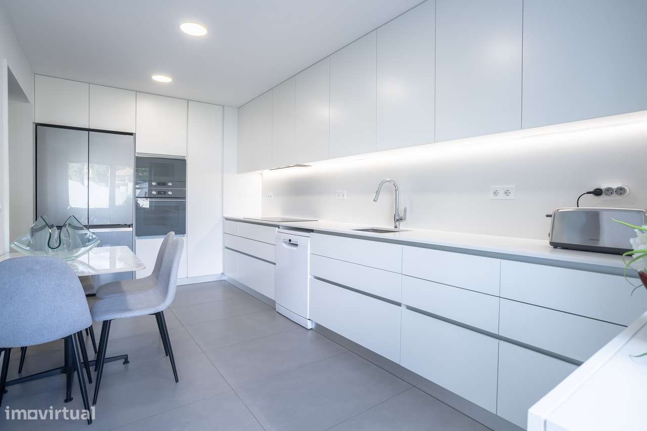 Moradia T3 com Jardim e Garagem em Guimarães-16