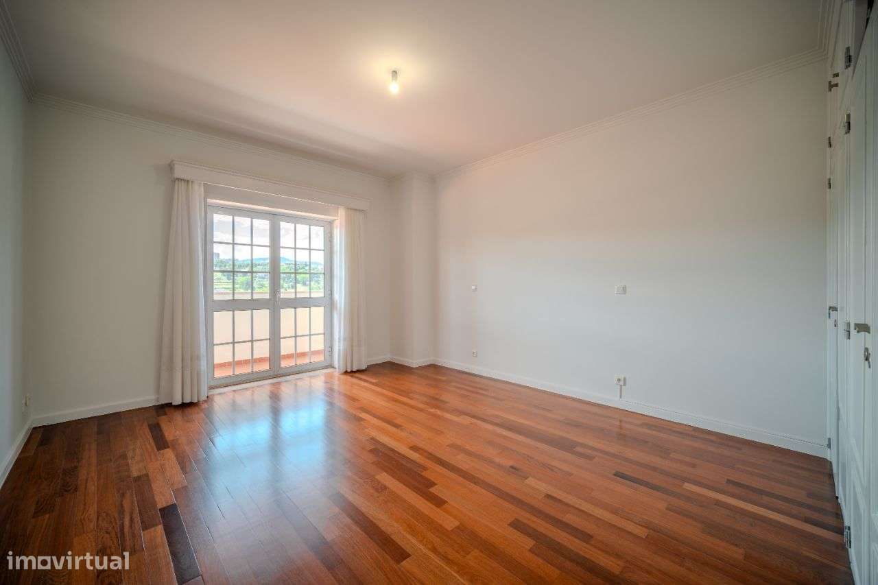 Moradia T4 com piscina em Braga-12