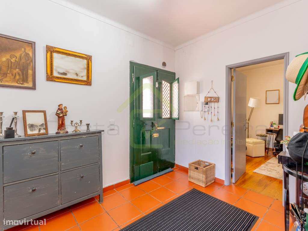 Quintinha com piscina inserida em terreno com 2950 m2-36