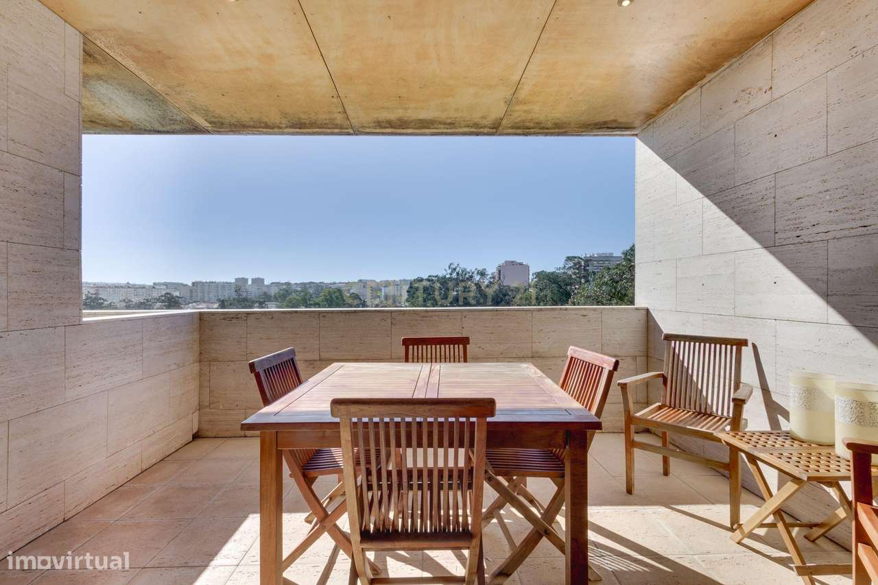 T4+1 na 1ª linha Condomínio fechado Parque das Conchas-13