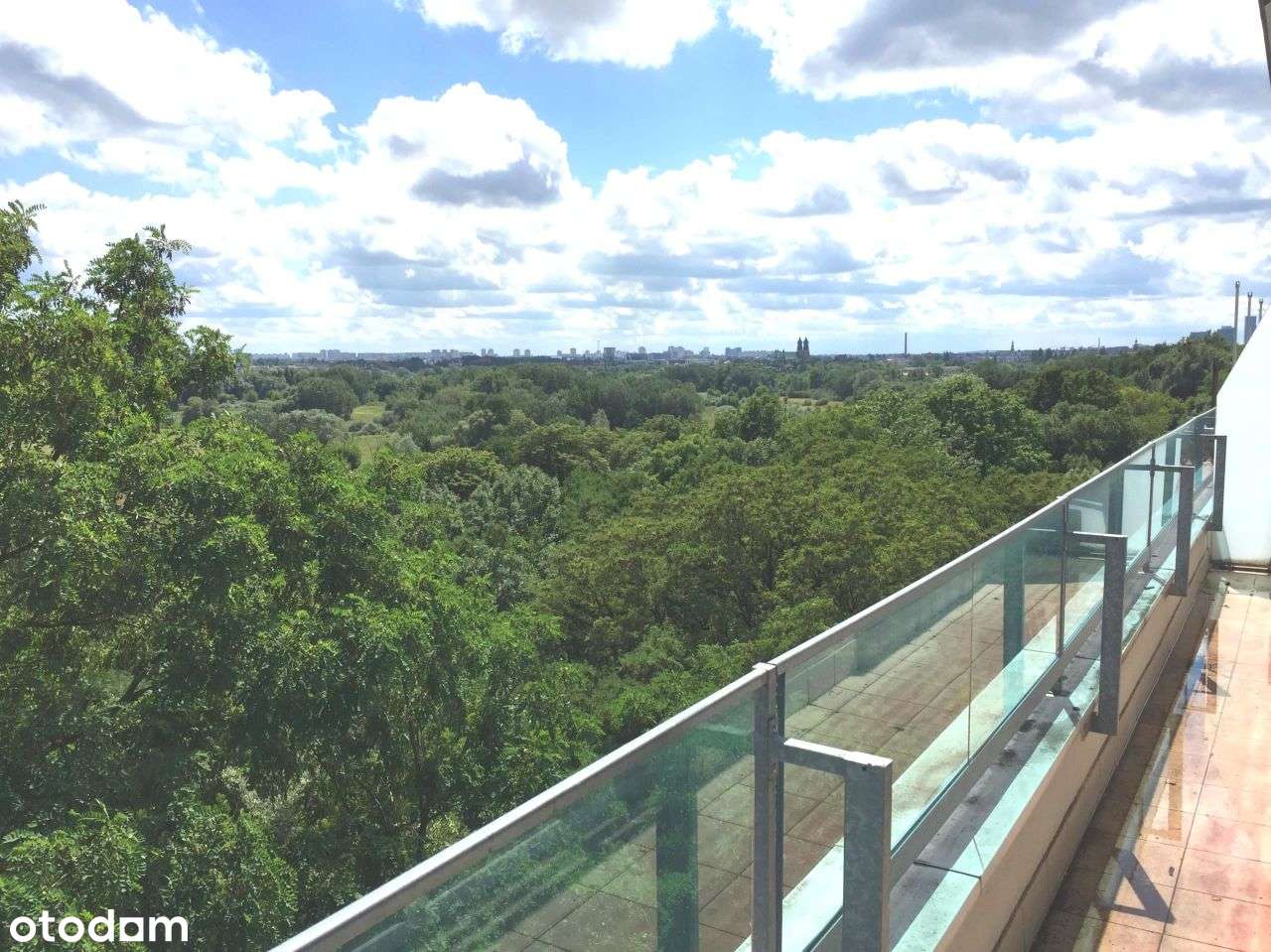 Stylowe Wnętrza Z Wyjątkowym Widokiem Na Wartę.