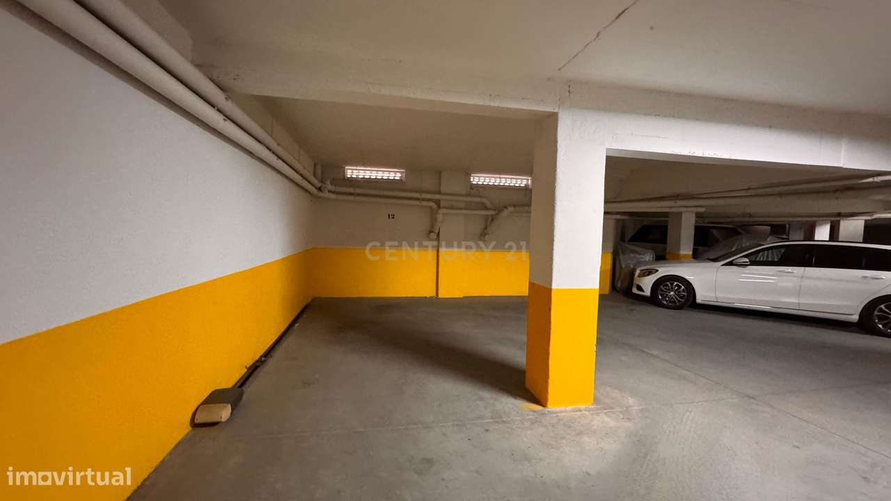 Excelente T4 no Montijo com Garagem e Arrecadação.-41