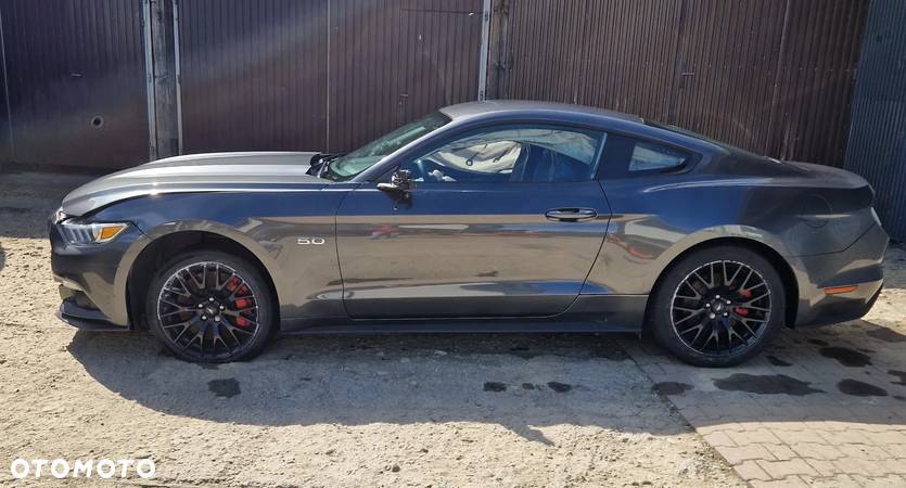 Ford Mustang 5.0 V8 GT - 4