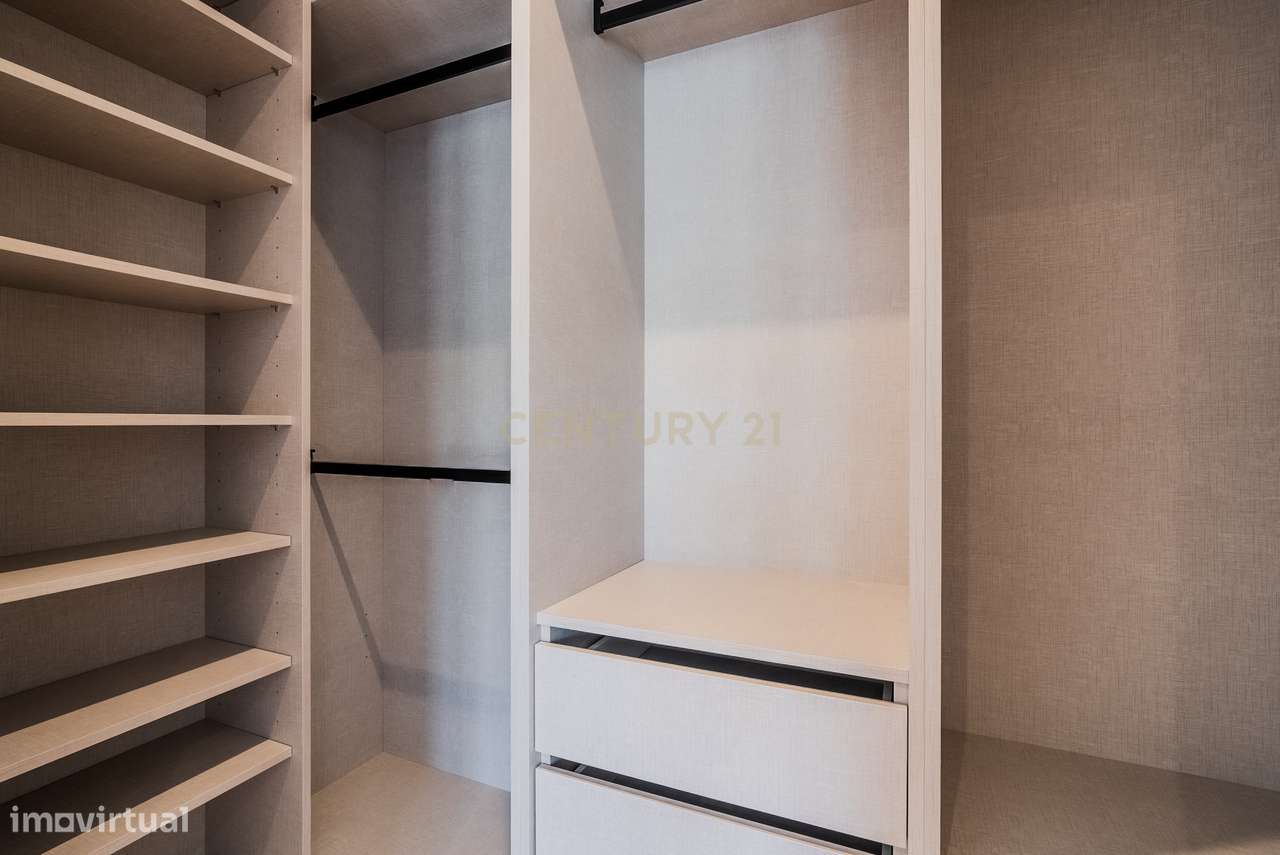 Moradia Térrea T4 totalmente renovada, com piscina, espaço exterior e-18