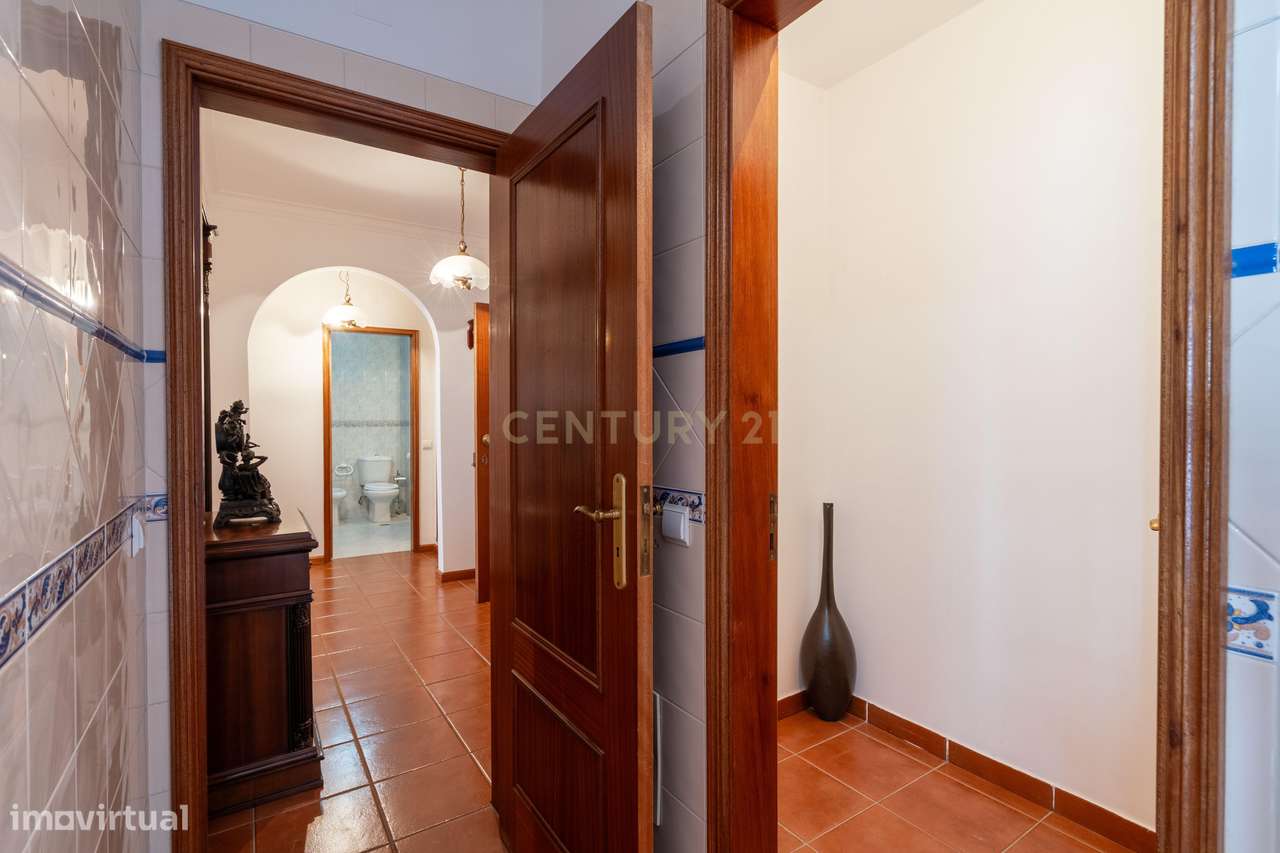 Moderno T1 em Lousã, quase novo e pronto a habitar-11