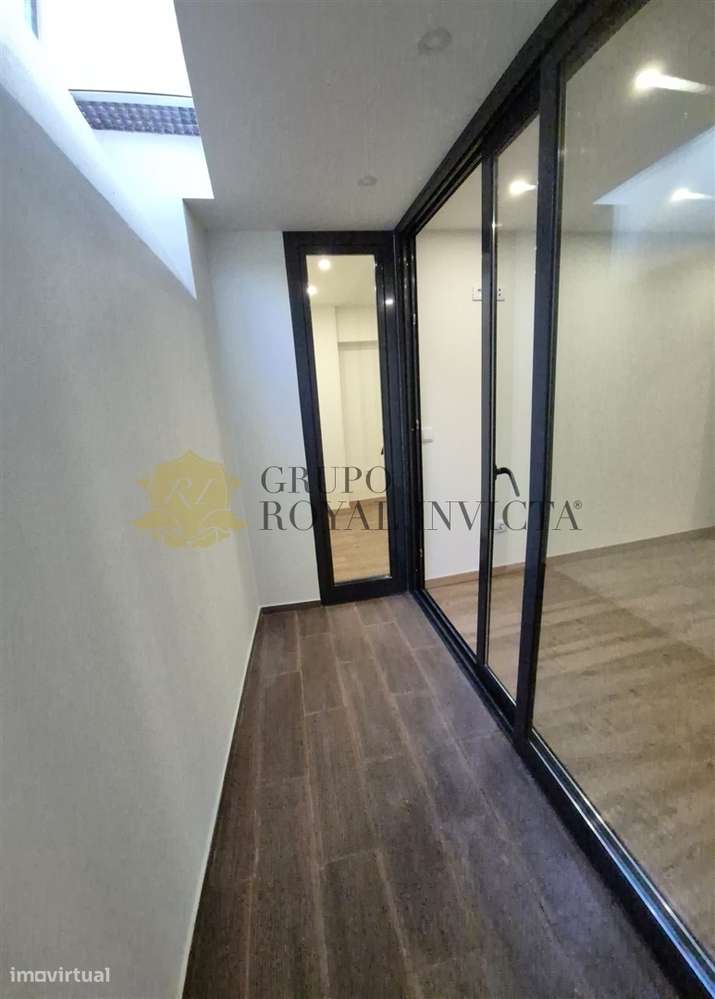 Oportunidade – Apartamento T2 Remodelado no Porto-9