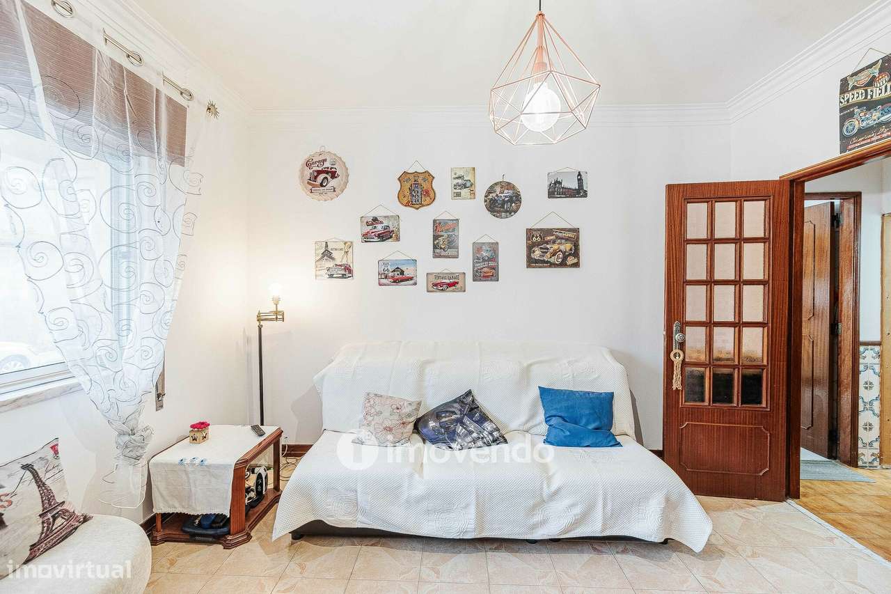 Apartamento T2 com arrecadação, em Agualva-3