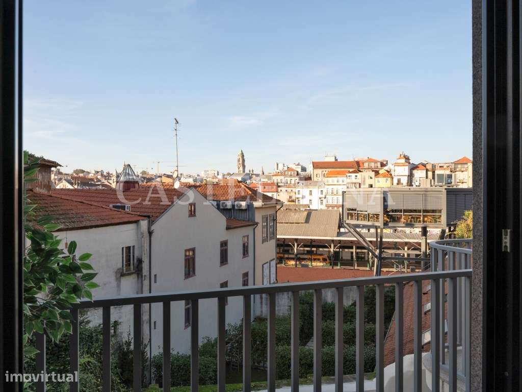 Apartamento T1+1 com varanda na zona histórica do Porto - Grande imagem: 3/60