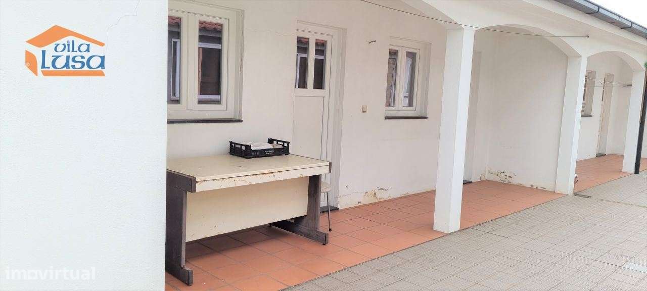 Moradia T6, com 3 frentes no centro de Valongo. - Grande imagem: 3/15