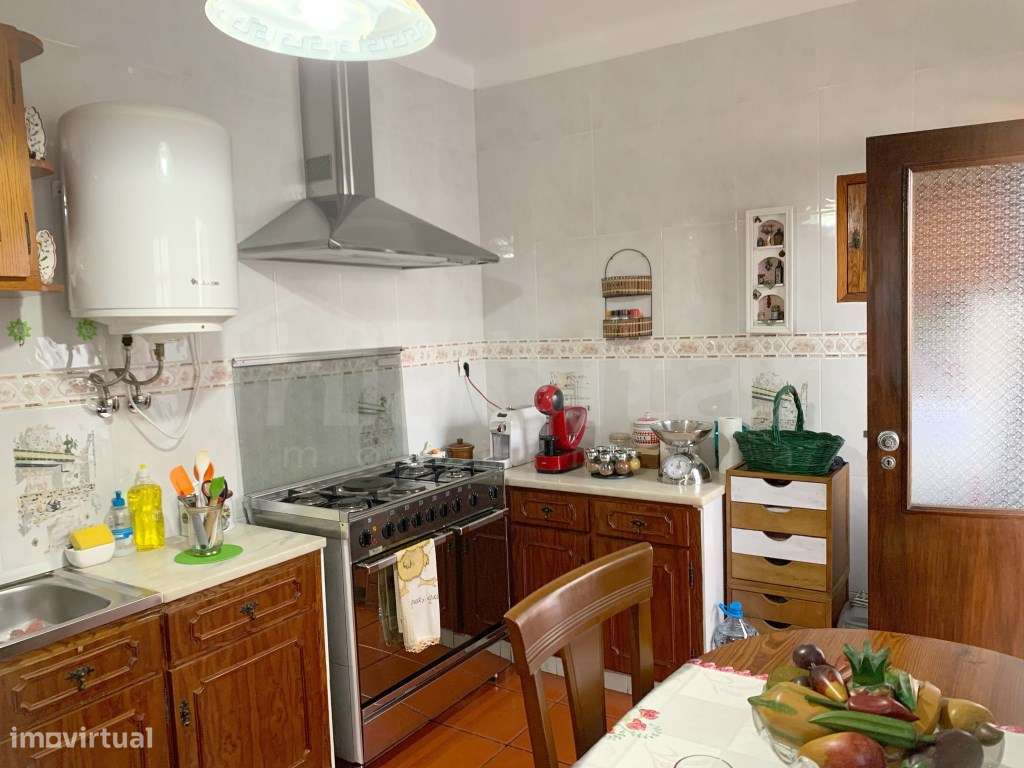 Moradia T5 + 2 C/ Quintal e Sótão-11